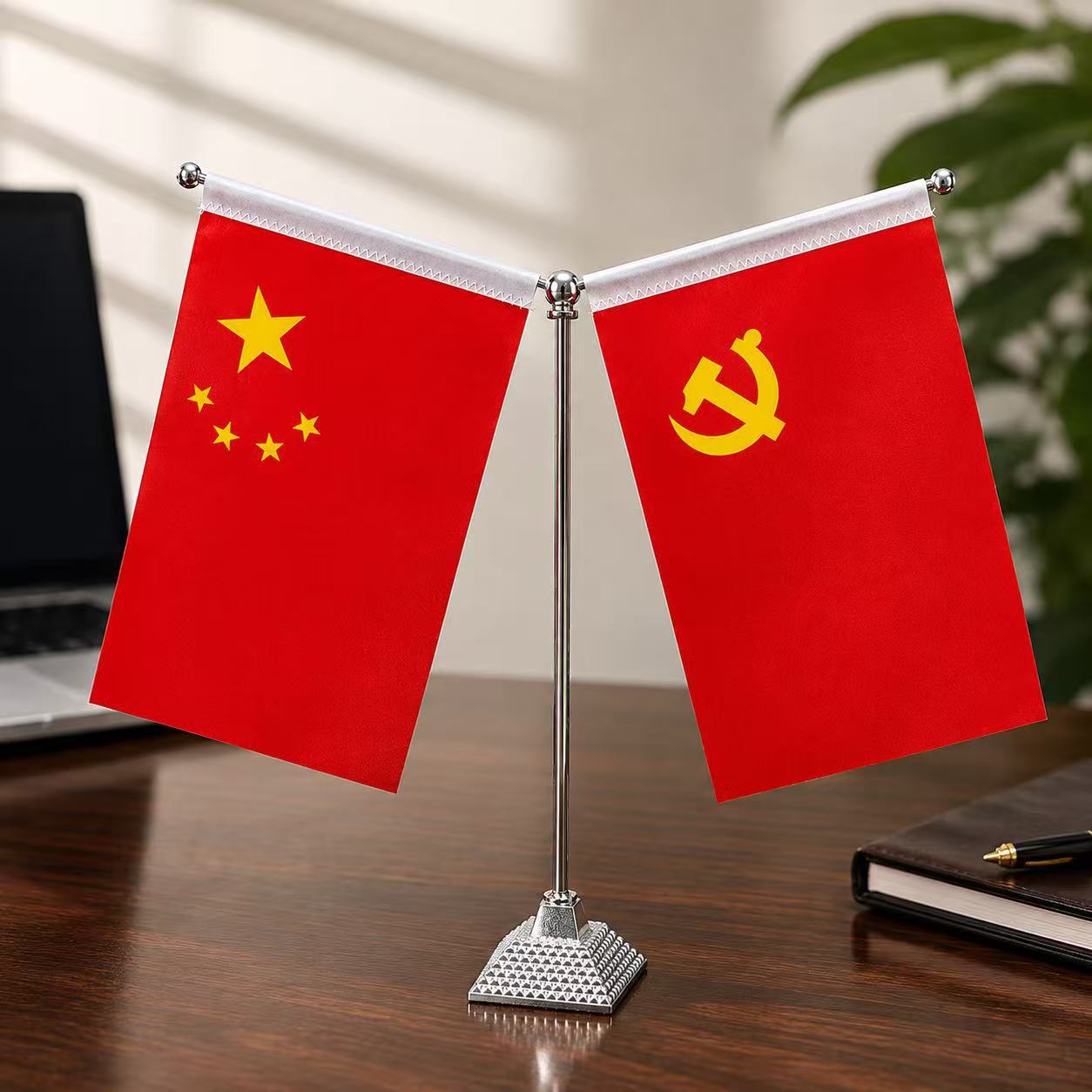 Desktop red flag ornament, pyramid-shaped small red flag ornament, office ornament, boss desk ornament, high-end red flag