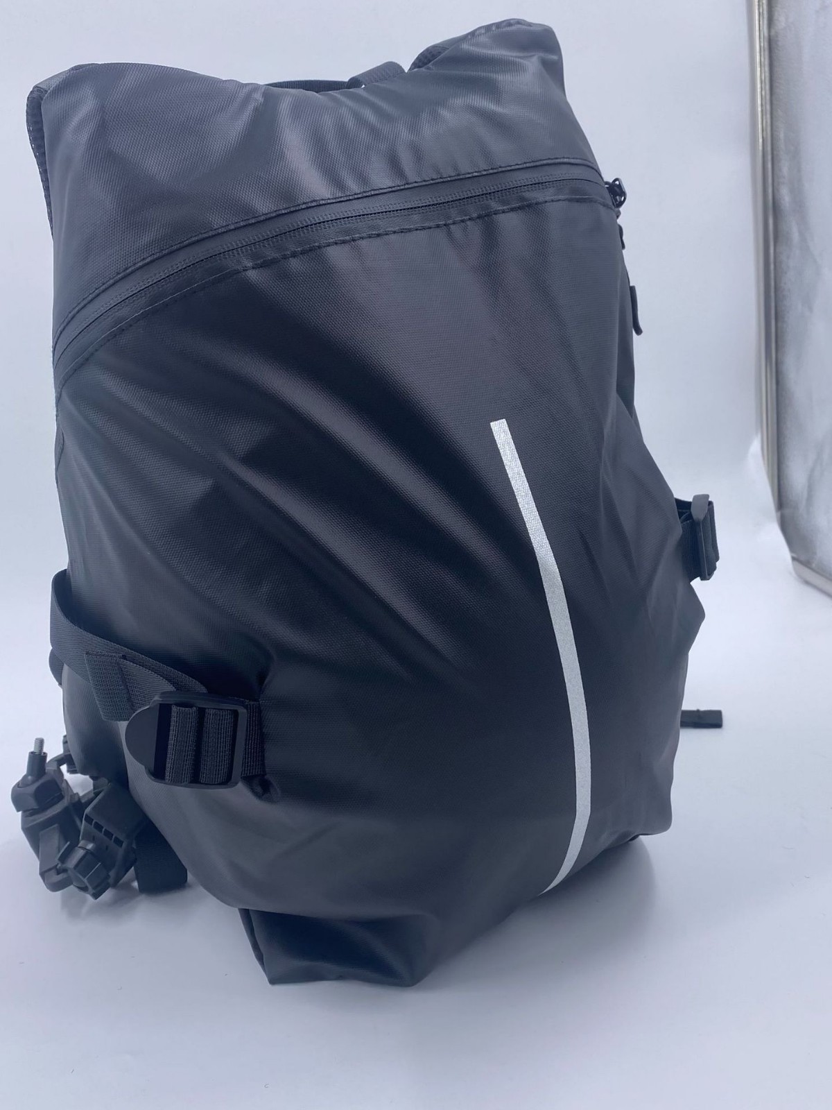 Casco de motocicleta mochila para montar bolsas deportivas de baloncesto reflectoras a prueba de agua mochila transfronteriza de gran capacidad