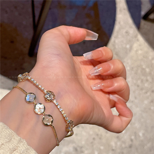 Natural Pearl Mother-of-Pearl Flower Bracelet  Exquisite Small Rose Rope Bracelet Unique Instagram Style Party Daily Accessory