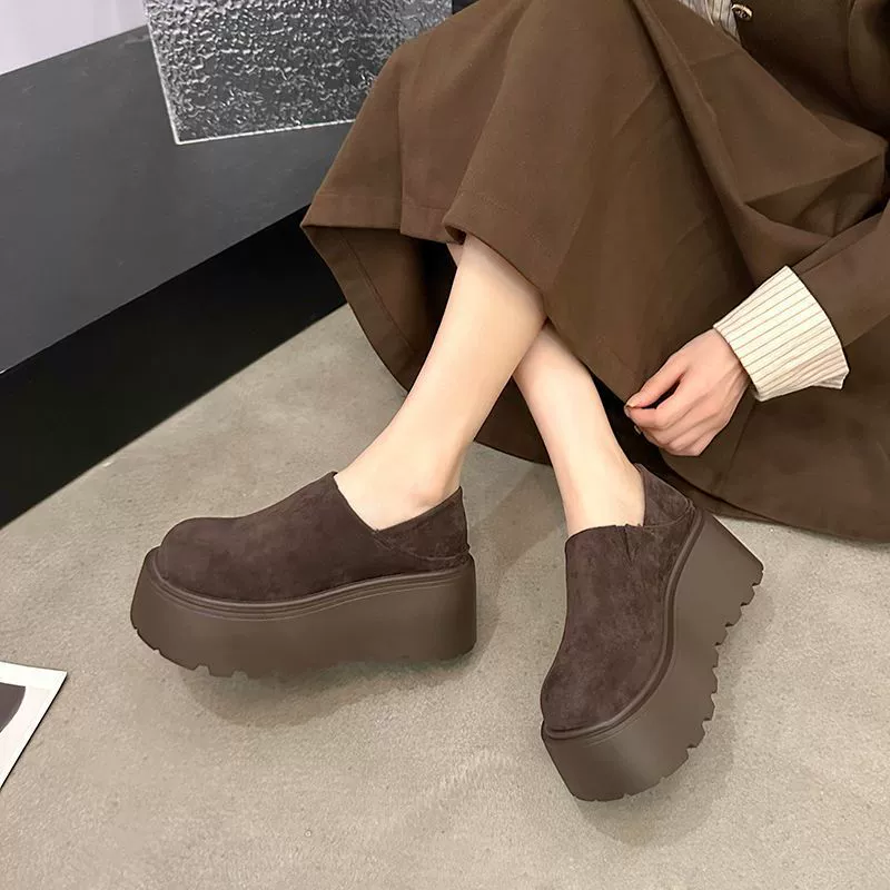 Карлики увеличивают обувь на толстой подошве плюс бархат