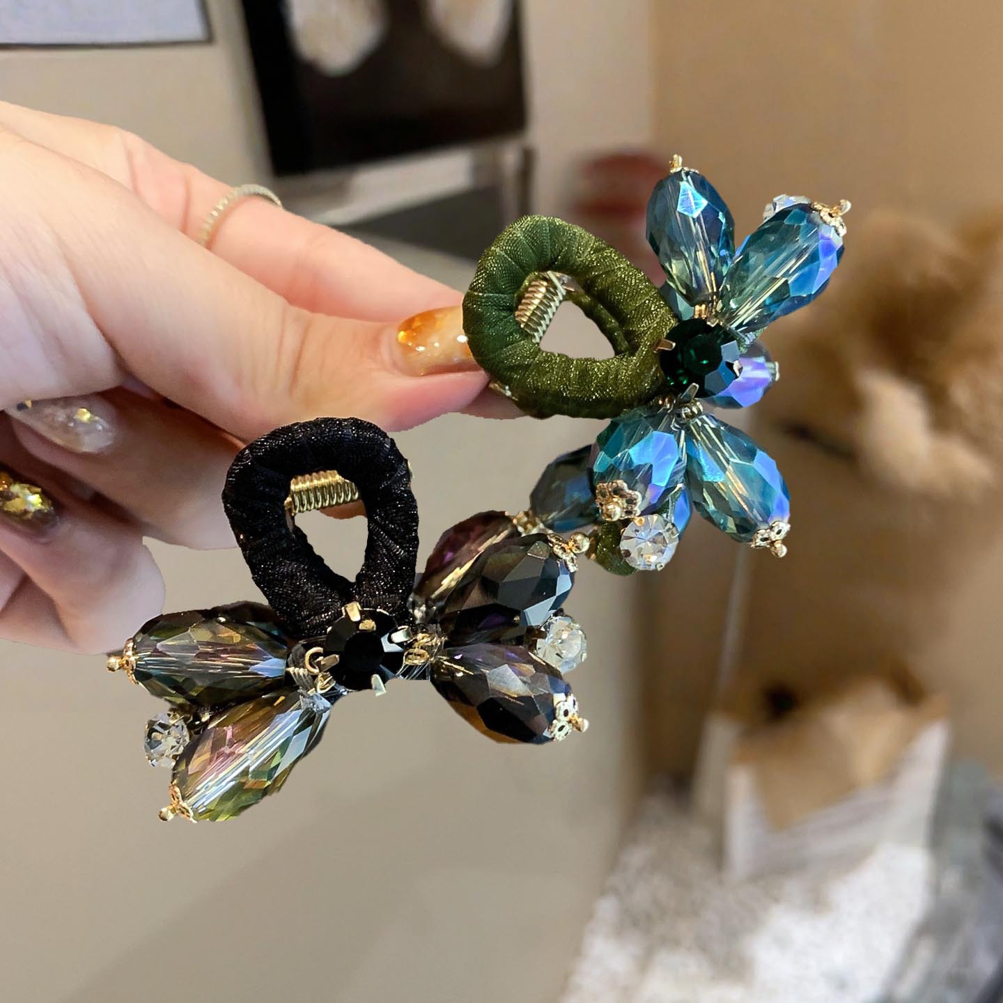 Korean Exquisite Sparkling Diamond Crystal Mini Small Hair Clip for Women with Half-Tied Hair on the Back of the Head, High-End Shark Clip