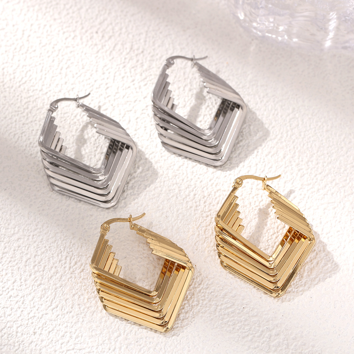 Alta gama de acero dorado de acero inoxidable auriculares de acero inoxidable de alta calidad nicho titanio pernos de orejas de moda femenina personalidad auriculares