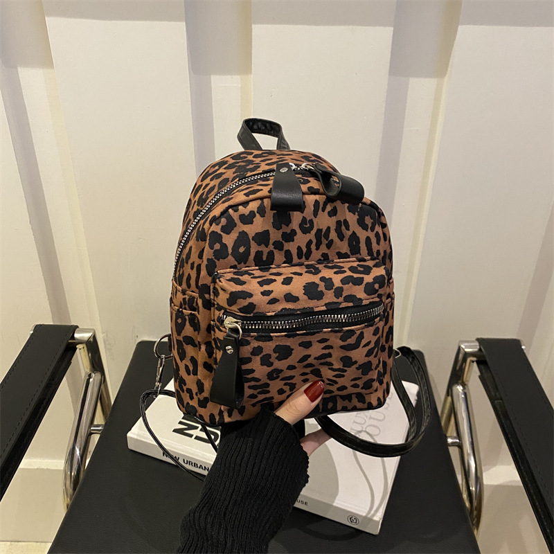 2024 nuevo estilo coreano de moda leopardo mochila de mano europea y americana retro bolso de hombro de mujer mini mochila