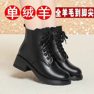 软皮马丁靴女2023冬季新款粗跟中跟厚底加绒羊毛短靴妈妈棉鞋靴子