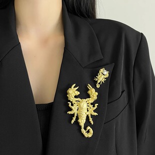 Design niche retro scorpion gemstone brooch for men and women high-end exquisite suit pins fashion coat corsage