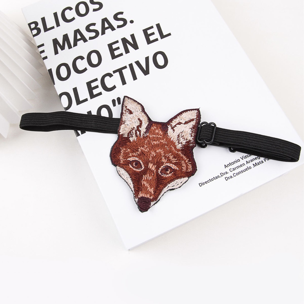 Papillon ricamato con testa di volpe da donna accessorio moda_voghion.com