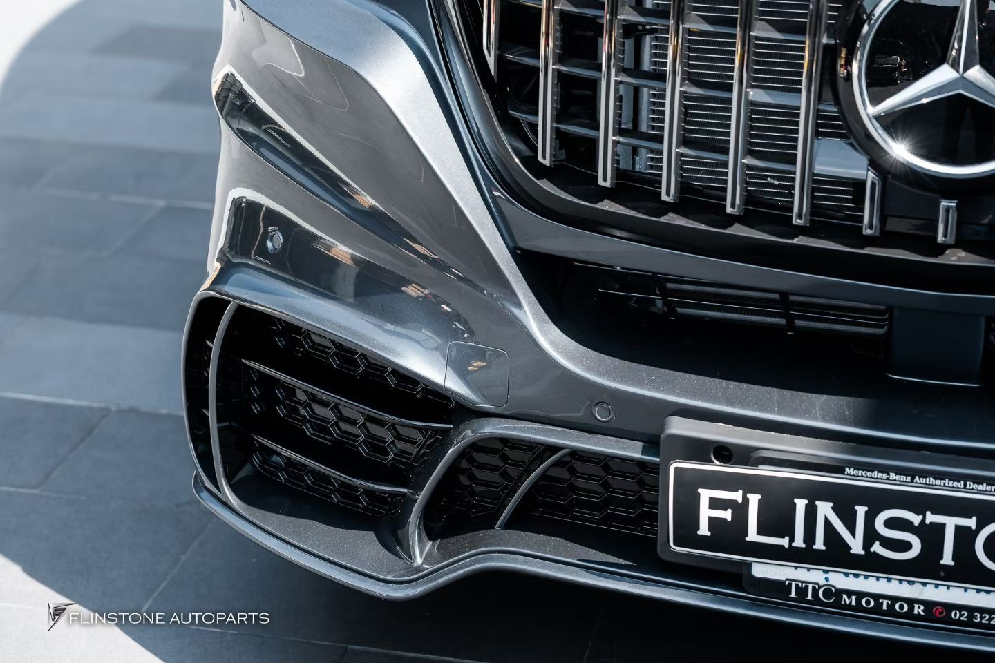 Suitable for 09+ Spitzen W906 models, offering a new 907-style front bumper, grille, and sporty exterior with a full body kit