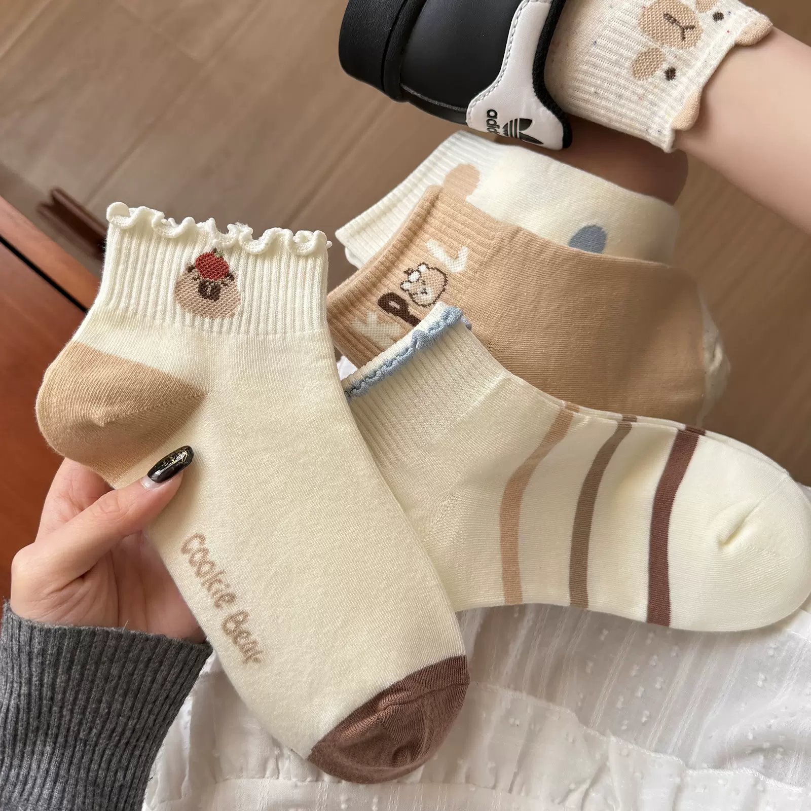 芭蕾风无骨白色袜子女秋季薄款卷边中筒袜秋天动物图案刺绣女袜