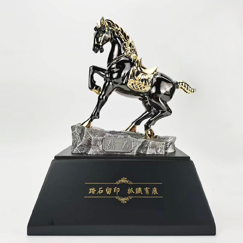 金属工艺品中式马摆件踏石马到成功家居装饰办公商务送礼厂家批发