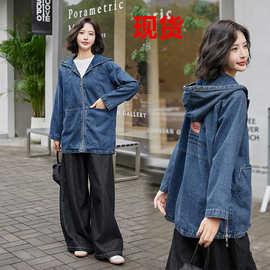 纯色牛仔外套女春秋2025新款中年妈妈大码遮肚显瘦减龄中长款风衣