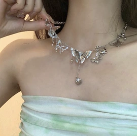 项链;耳钉;手链