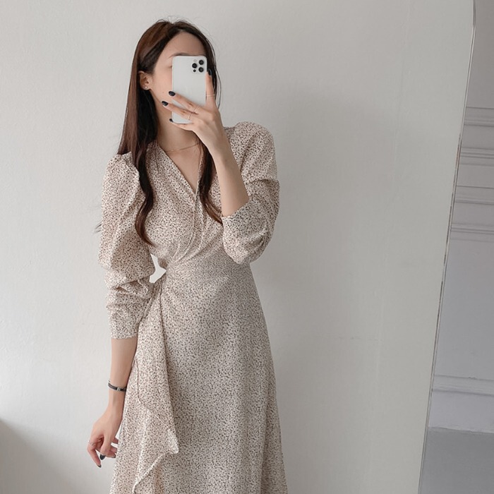 Korean chic Autumn and Winter Retro Stylish V-neck One-piece Strap Waist Age-reducing Mid-length Floral Dress for Women Korean chic Autumn and Winter Retro Stylish V-neck One-piece Strap Waist Age-reducing Mid-length Floral Dress for Women