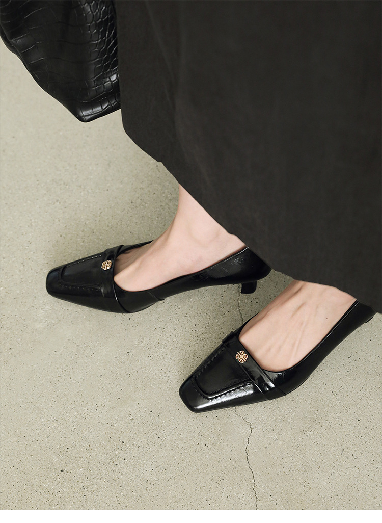 Giày cao gót nữ mũi nhọn cổ điển, gót thô vừa, họa tiết hoa sơn trà, dáng slip-on — đen chi tiết 17