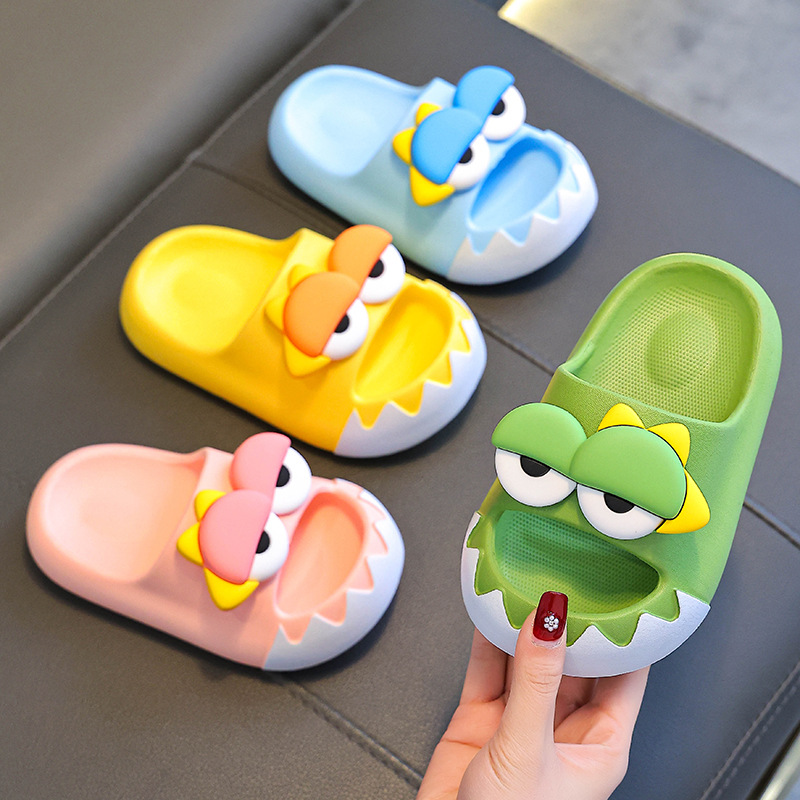 Zapatillas de verano para niños, niños y niñas pisando la sensación de excremento antideslizante baño interior antichoque para niños de mediano tamaño zapatillas de playa para bebés