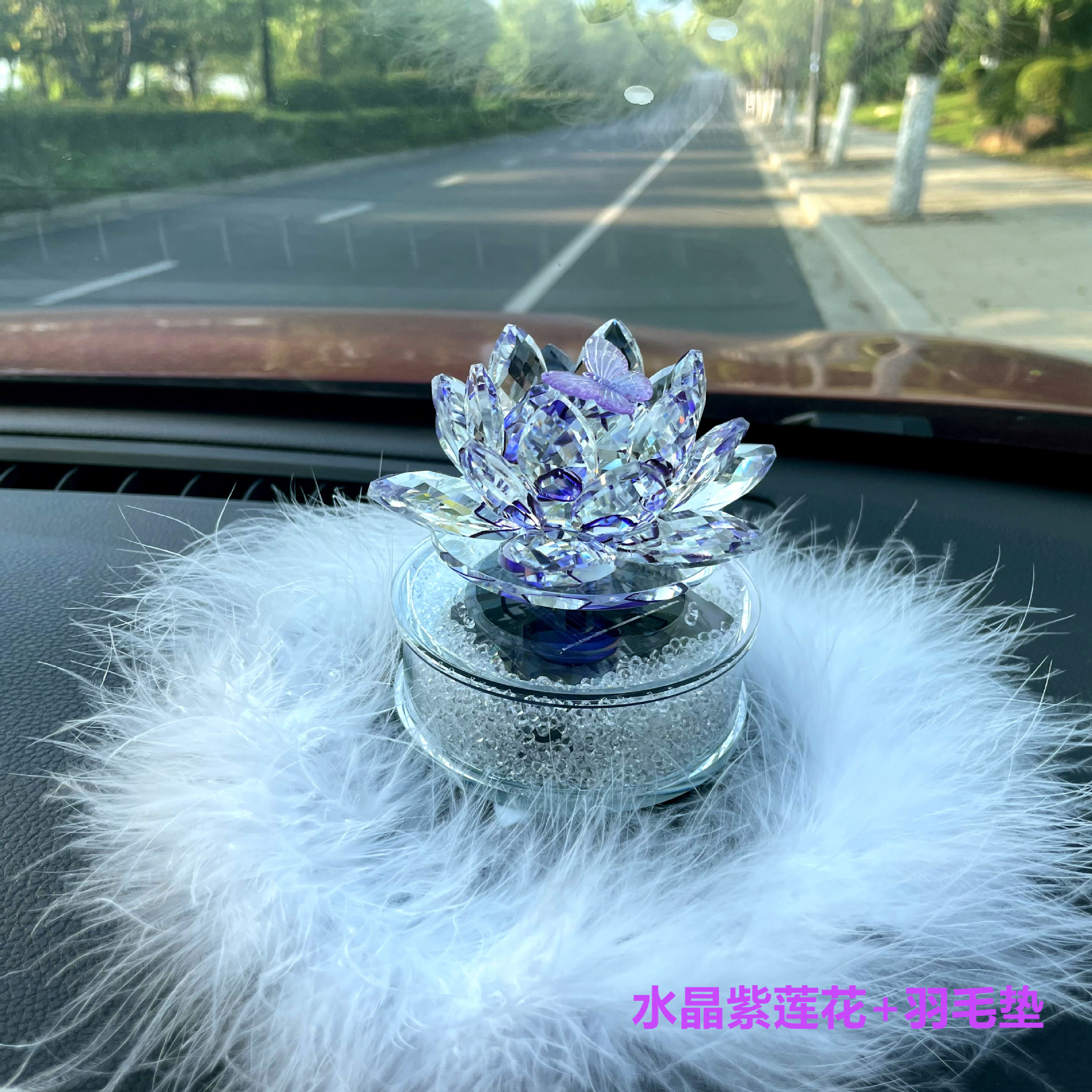 Direct sales from the manufacturer: cross-border crystal lotus craft items, home decorations, car perfume holders, jewelry, and creative ornaments