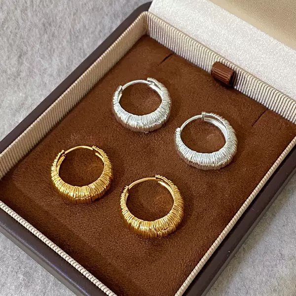 Copper Gold-Plated European and American Style Textured Minimalist Hoop Earrings for Women, New High-End Fashion Ear Cuffs and Ear Accessories