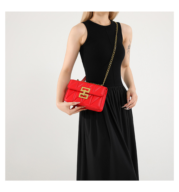 A stylish commuter diamond-patterned lock buckle small square bag, a versatile commuter single-shoulder bag, a new 2024 model, a women's crossbody bag undefined