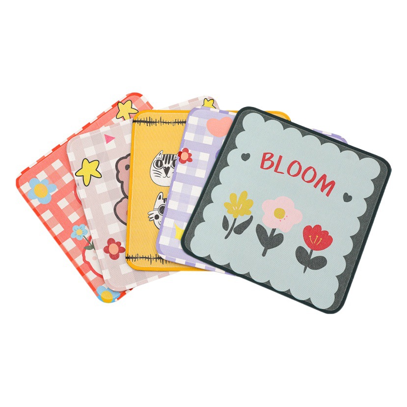 Primavera y verano cojín de hielo para mascotas cojín de enfriamiento de seda de hielo de dibujos animados gato cojín de enfriamiento perro perrera de hielo de verano cojín para perros al por mayor transfronterizo