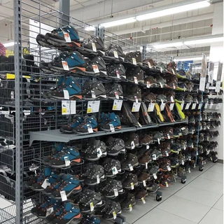 定制货架迪卡侬货架骆驼户外用品商场展示架服装鞋子置物架包展架