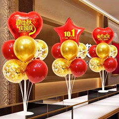 十一国慶節の気球のテーブルが飾られています。デパートの宝石店のカウンターに飾られています。