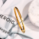 Tide, браслет, ювелирное украшение из нержавеющей стали, дизайнерский изысканный свежий аксессуар, золото 18 карат, легкий роскошный стиль, простой и элегантный дизайн, популярно в интернете