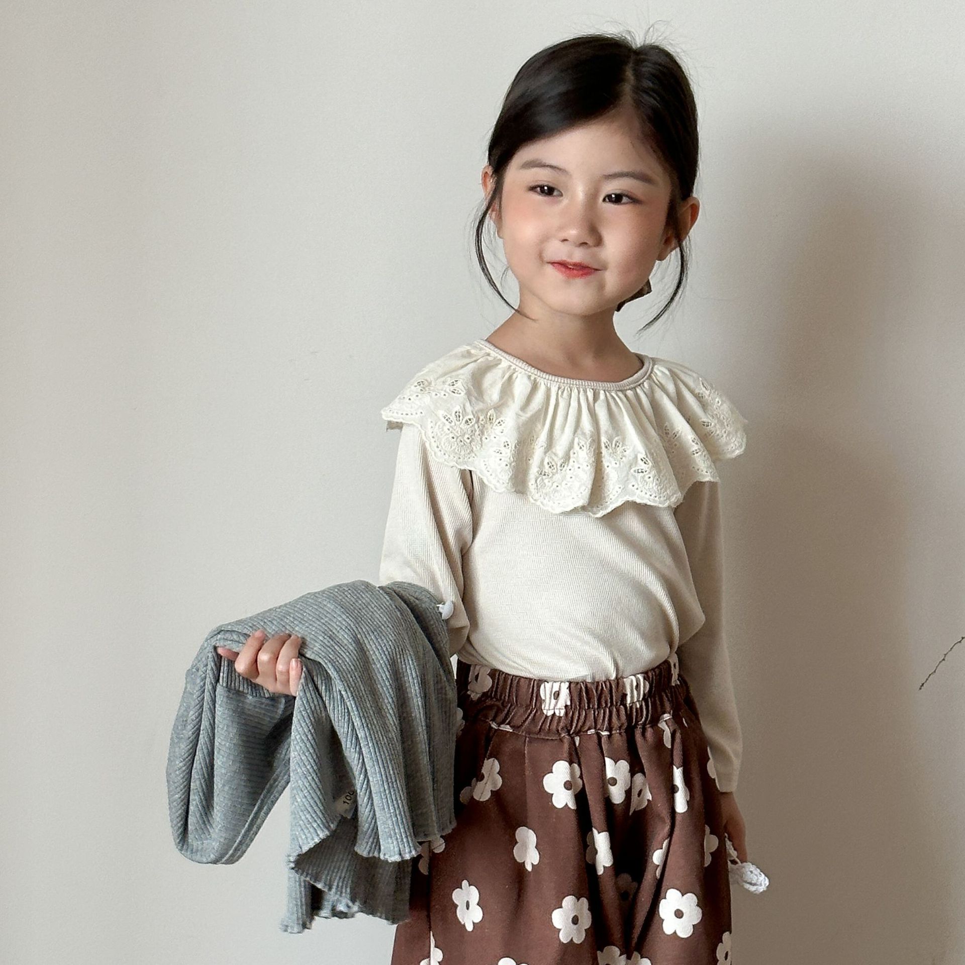 Knitted autumn sweater, children's cardigan, jacket, western style 3