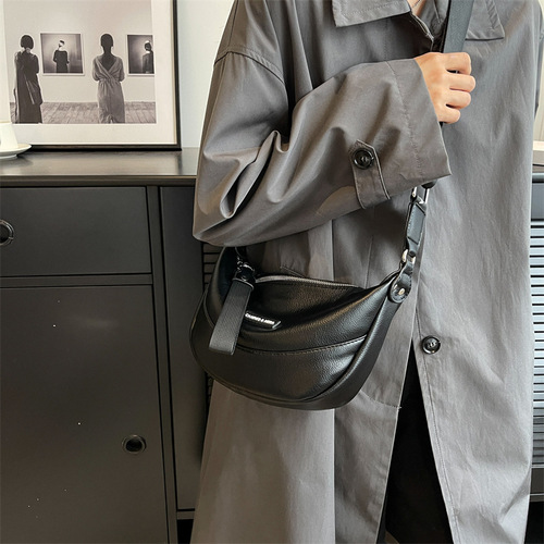 This year's popular texture niche design bags  new women's bags summer style versatile crossbody bag dumpling bag