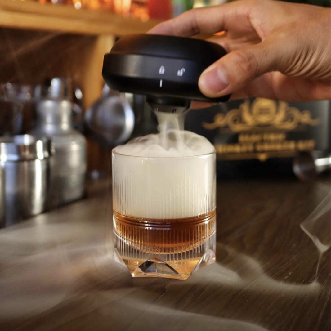 Bs Whiskey Electric Liquor Dispenser, a Popular Cross-Border E-Commerce Product with 6 Flavors Suitable for the European and American Markets, with Oak Smoke Flavor