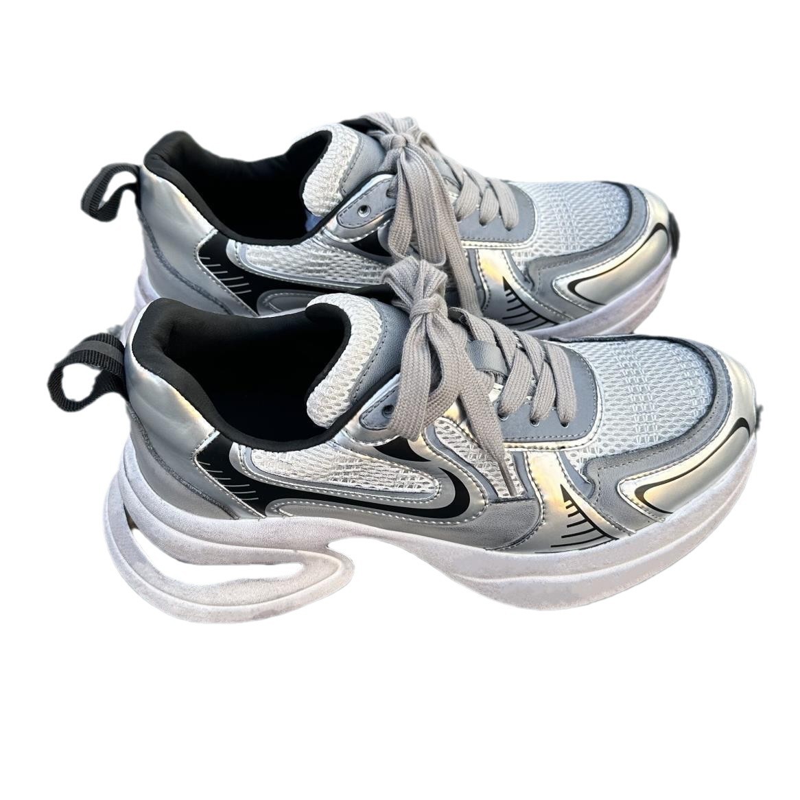 Aumentar la altura de suela gruesa zapatos de mujer verano 2024 nuevo estilo de moda zapatos de malla transpirables zapatos de mujer zapatos deportivos ligeros o casuales