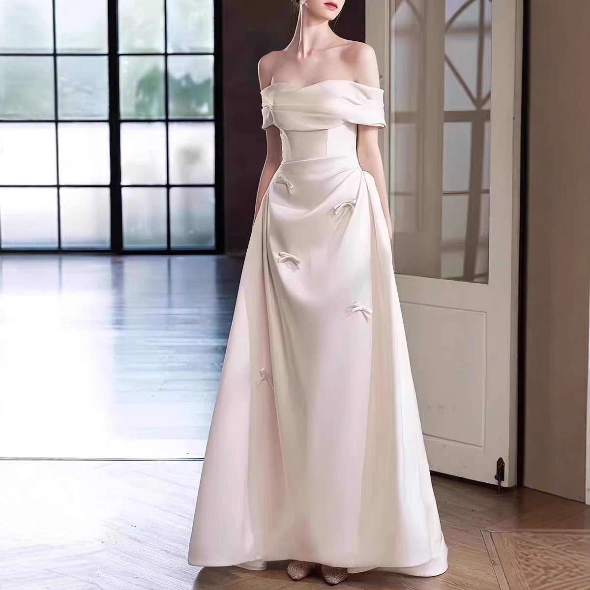 Satin Dress for Women, High-End New Style, One-Shoulder Tube Top, Light Wedding Dress, Simple Slimming Niche Dress