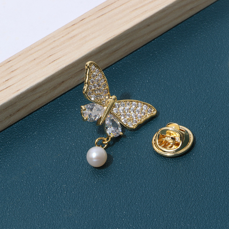 A small minority Mini Butterfly freshwater Bead akoya Pearl Shirt collar Blood Brothers needle Emptied Brooch wholesale