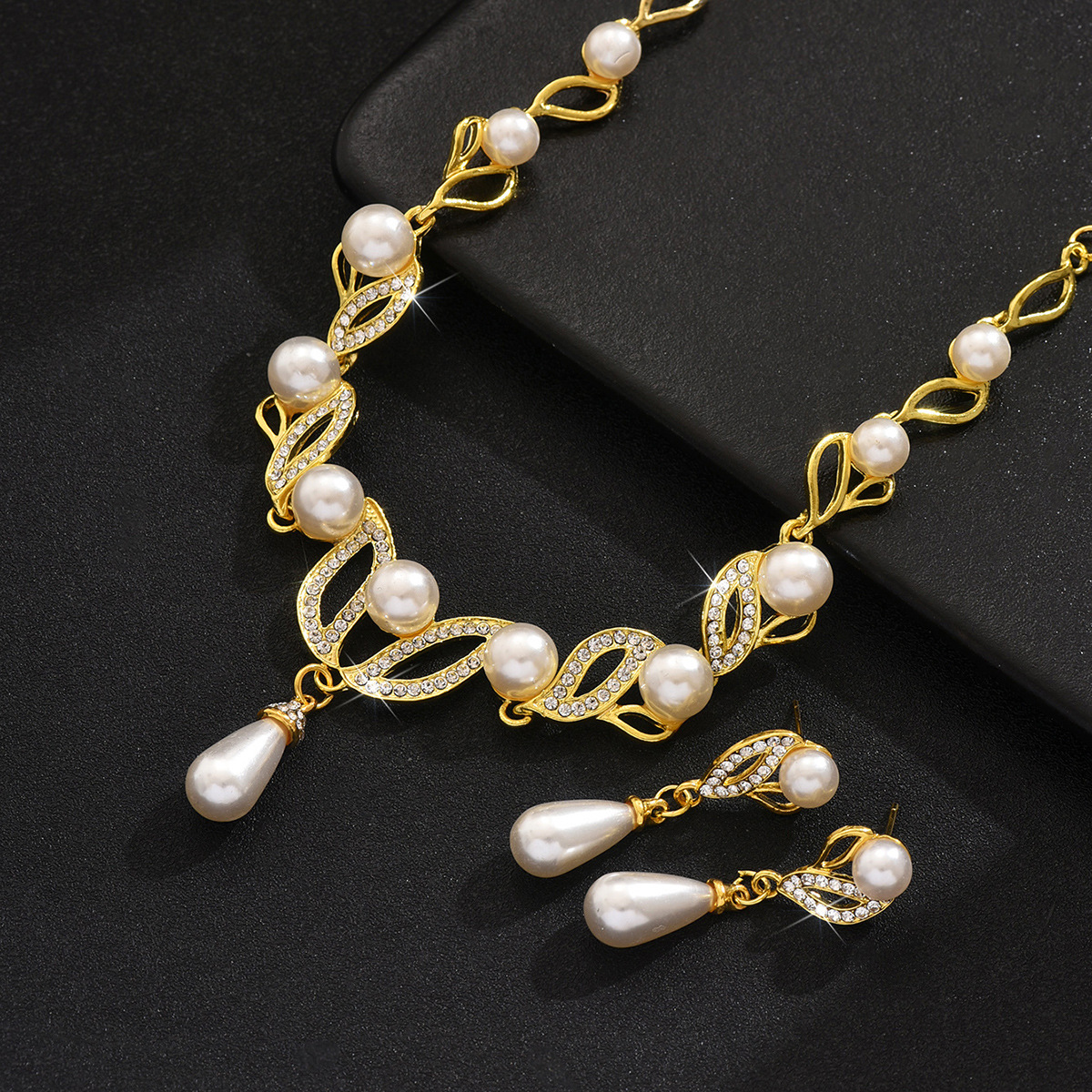 Family Gathering, Evening Party Occasion Elegant Lady Streetwear Geometric Alloy Rhinestone Women's Earrings Necklace Jewelry Set