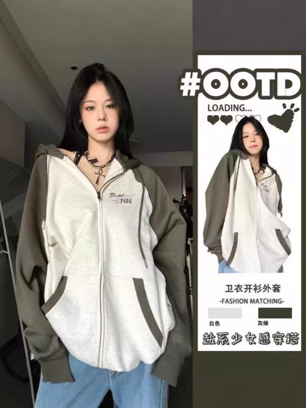 ベルベットは冬のアメリカの高街を厚くして、野球服のジッパーコートの女性のデザイン感が帽子のカーディガンの外についている|undefined