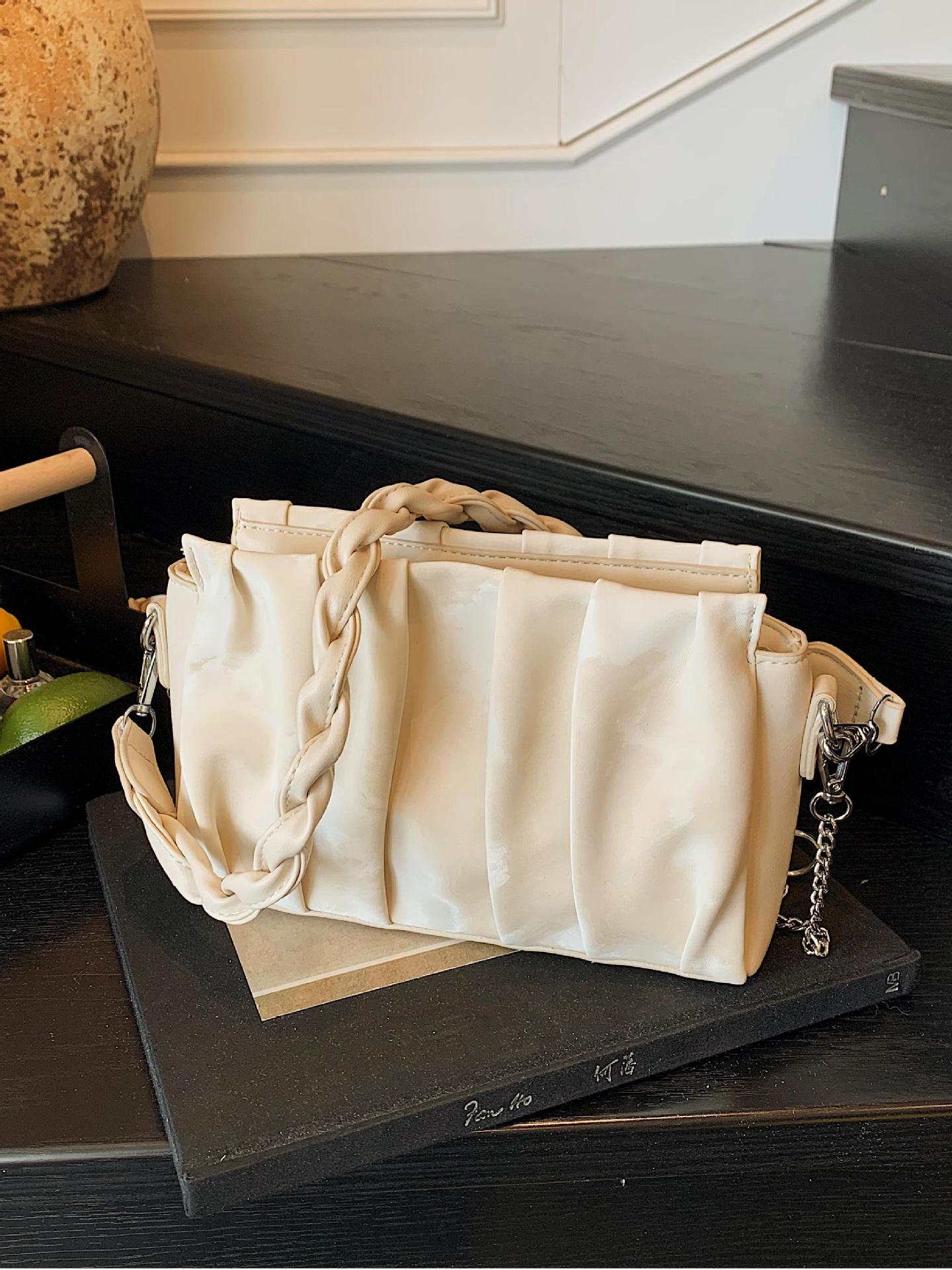 Nuevos productos de verano 2025 pliegues nube pequeña bolsa cuadrada mujer comercio exterior coreano bolsa de axilas de todo fósforo bolsa de mensajero de moda popular