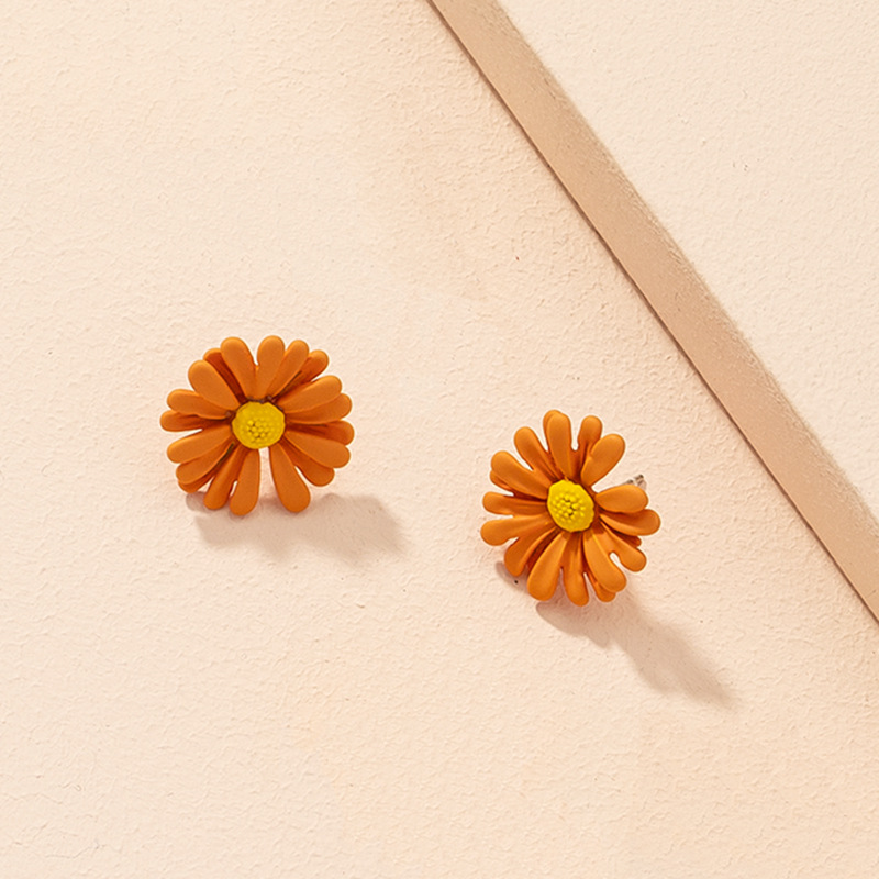 New Simple Fashion Daisy Earrings display picture 3