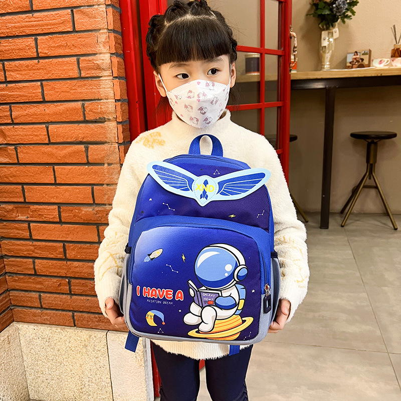 2023 nuevo kindergarten schoolbag niño femenino 3-5 años 6 ultra ligero impermeable niños astronauta bebé mochila