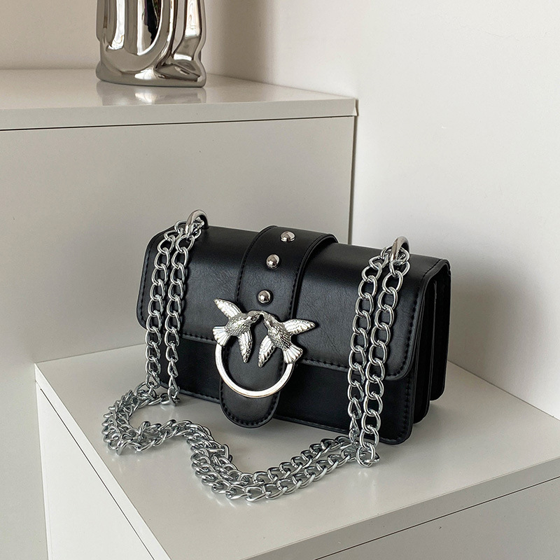화이트 하드웨어 블랙