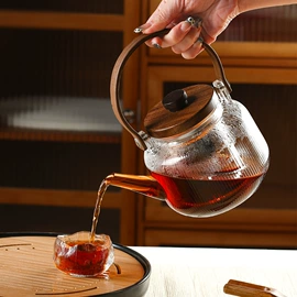 玻璃杯;酒杯;盘