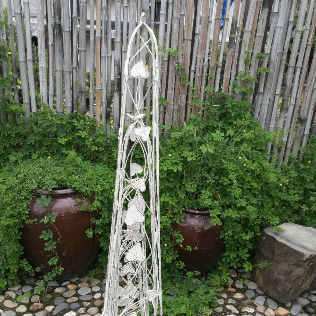 メーカー直売の鉄芸の葉の藤の棚の4つのセットの鉄線の蓮の立体の花の挿し込みの支柱の円錐の花の棚の卸売り