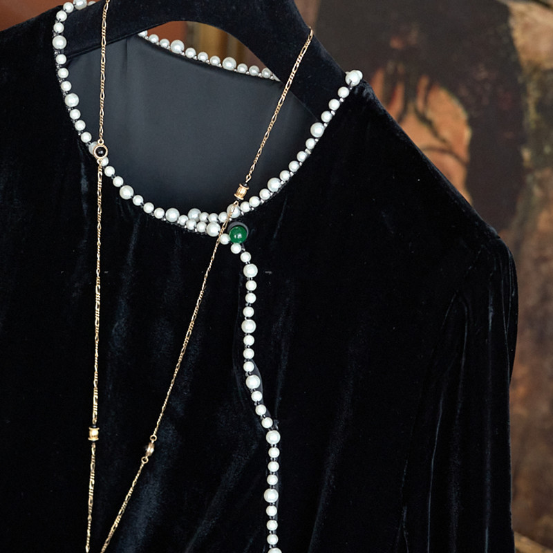Damenbekleidung Luxuriöses Kleid mit damenhaftem Temperament, Perlenkragen, schrägem Kragen und Krawatte, lockere Hemdjacke aus Seidensamt_voghion.com