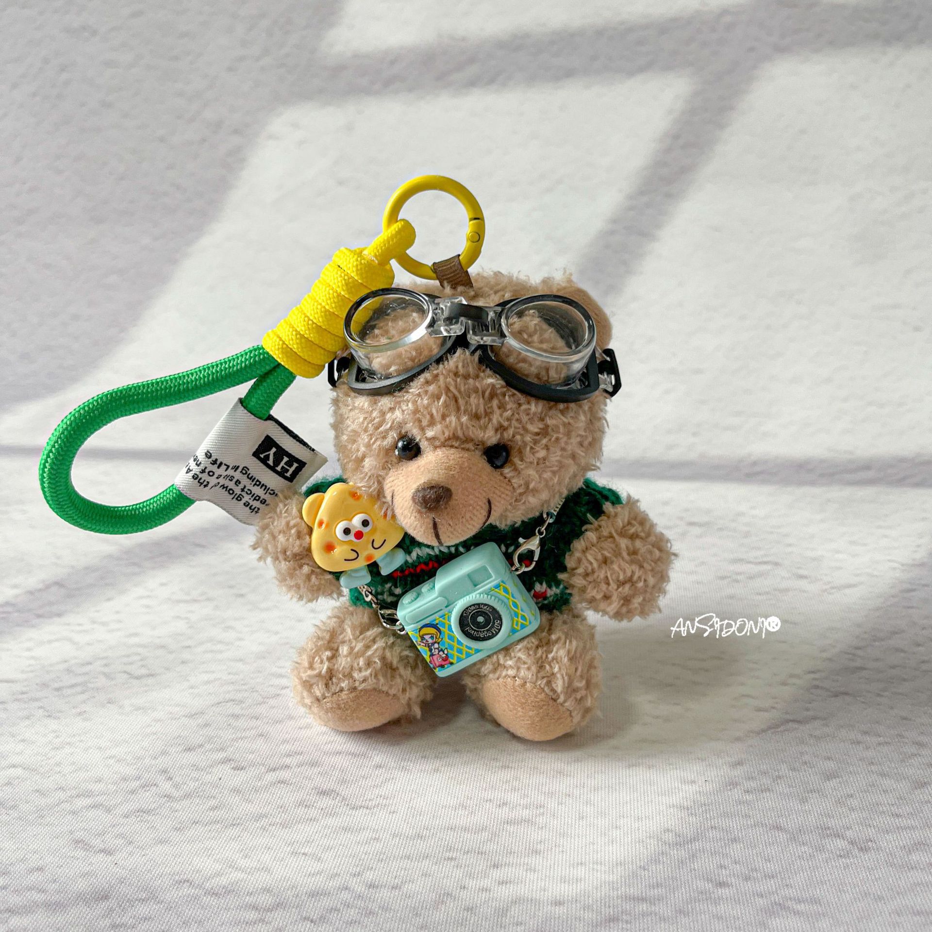 [테디베어] 수영 고글 + 그린 포레스트 슈트 + 치즈 인형 패치 + 대각선 그린 카메라 + 랜덤 랜야드