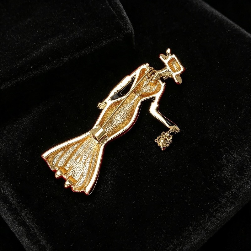 Alloy Enamel Fashion Girl Brooch Red Elegant Suit Accessory Pin Cartoon Character Design Brooch Ornament