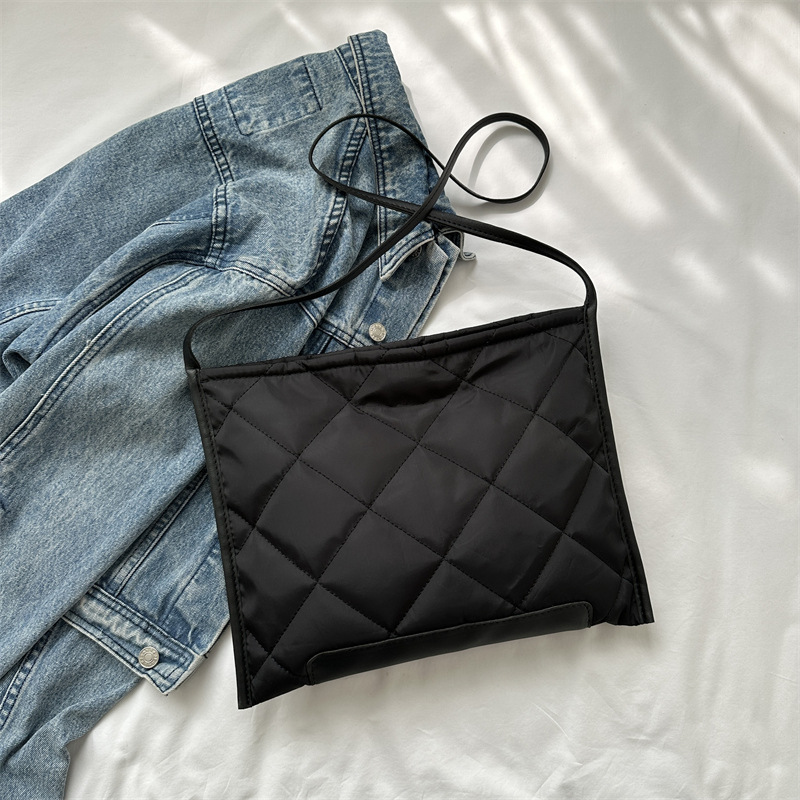 Bolsa de hombro de color sólido simple y de gran capacidad para mujeres otoño y invierno 2024 nuevo estilo versátil bolso de mano casual