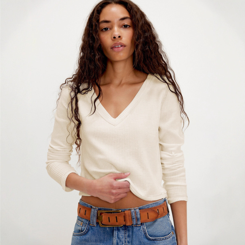 European and American New Style Women's Solid Color Slim Fit Long-Sleeve Small Waffle V-Neck Fashionable Versatile Top in Burgundy
