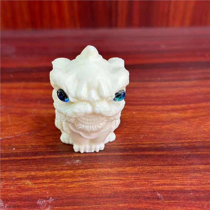 Резьба по фруктам цвета слоновой кости, маленький лев, пробуждение, офисный стол, чайный питомец, ремесленное украшение, семя бодхи, автомобильная приборная панель, игрушечная ручка