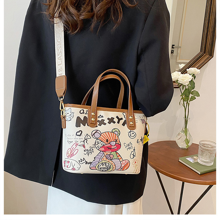 Women's Graffiti Shoulder Bag Large Capacity Fashion Bucket Bag_voghion.com