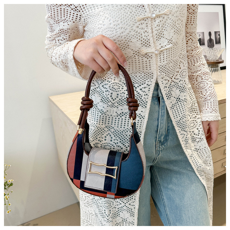 Textura de moda, estilo occidental, un solo hombro, bolso de hombro de color de contraste de personalidad de moda, 2024 nuevo bolso de hombro de verano