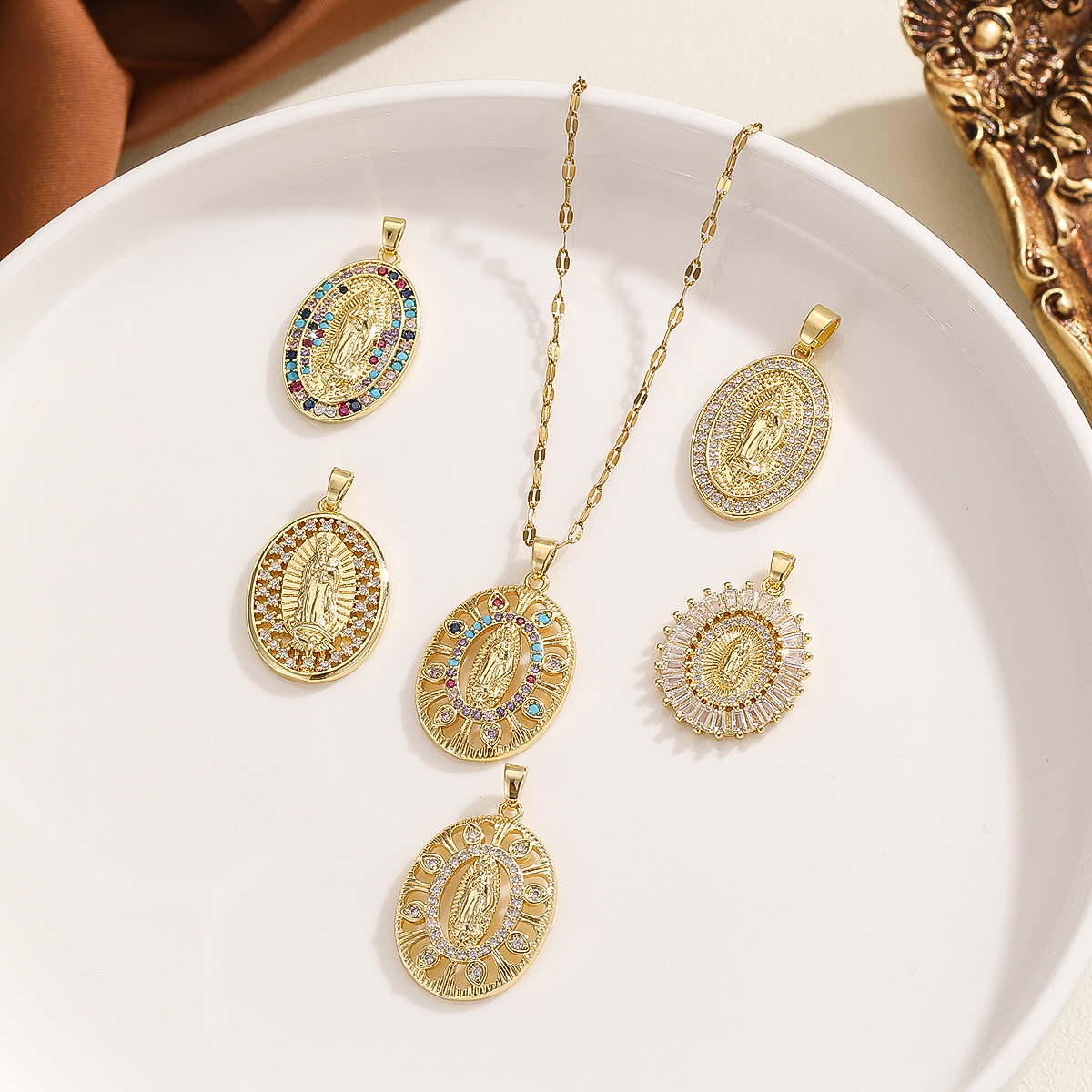 Europa y los Estados Unidos de moda transfronteriza para el Medio Oriente accesorios colgante collar de piedra de bronce colgante de la Virgen María