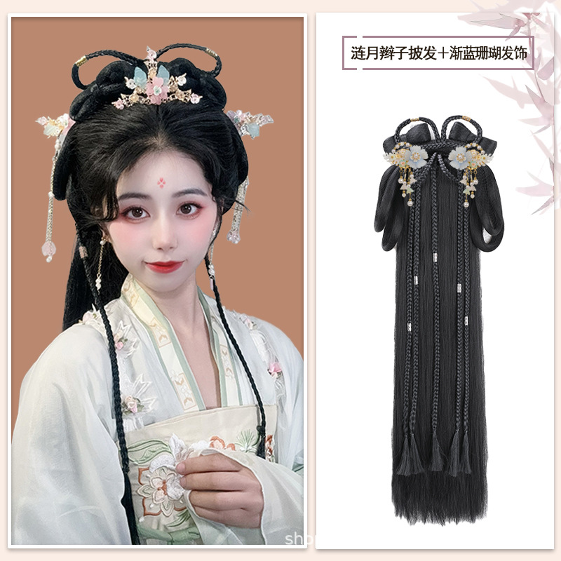 밝은 달의 땋은 머리가 점차 파란색으로 변합니다.