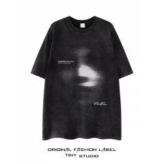 アメリカのレトロな幻影ヒップホップの潮牌は古い水洗いの半袖のtシャツの男性のvibeのレトロなカップルの高い街の上着をします。